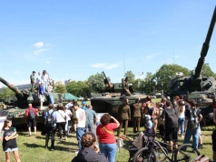 Tysiące uczestników i wojskowe atrakcje. Dzień Weterana w Krakowie przyciągnął tłumy