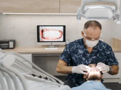 Dlaczego antybiotyki nie działają przy zakażeniach implantów? Naukowcy wskazali cząsteczki tytanu
