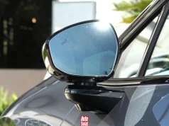 Czy każde auto ma podgrzewane lusterka? Sprawdź, czy masz "podwójny przycisk"
