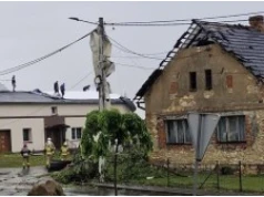 Uszkodzone budynki, zerwane linie energetyczne. Nawałnica przeszła przez Balcarzowice