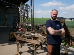 Ma 360 hektarów i sam buduje maszyny do gospodarstwa