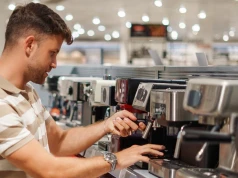 Potężna wyprzedaż ekspresu DeLonghi w Media Expert. Jest tani, a robi też na zimno