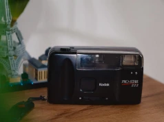 Klisza czy Polaroid? Co się dzisiaj bardziej opłaca i daje więcej frajdy?