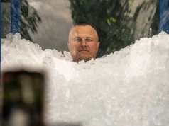 Przez ponad pięć godzin chce być przysypany toną lodu, by pobić rekord Guinnessa