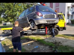 Straż Miejska usuwa „wraki” z parkingów. W tym roku z ulic Częstochowy zniknęło już 19 pojazdów