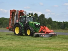 Kuhn pokazał w Polsce kosiarkę o szerokości 14,5 m. Gigant kosi 20 ha/h