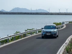 GAC EMKOO Hybrid wchodzi do Europy przez Polskę. Auto z nietypowym silnikiem i wyposażeniem w standardzie