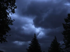 Deszcz, burze i wysoki stan wód. Alert dla dwunastu województw