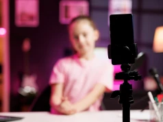 Rodzice zarabiają na dzieciach. "Mają 12 i 8 lat. Odwalają po półtora etatu influencerskiej roboty"