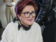 W satynowym komplecie wygląda obłędnie. Wybrała go jeszcze jedna gwiazda