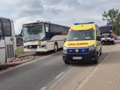 Chwile grozy na drodze nr 591. Dwa autokary z dziećmi zderzyły się pod Kętrzynem. Poszkodowana jedna osoba
