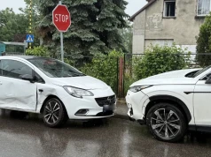 Kolizja trzech samochodów na skrzyżowaniu w Jaworznie