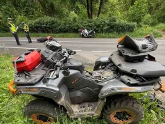 Poważny wypadek quada i motocyklistki na DK22. Ranne dwie osoby, doznały wielu złamań