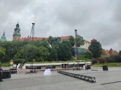 Pod Wawelem ruszy kino plenerowe. Na miejscu trwają już przygotowania