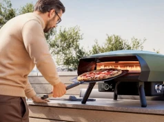 Czy przygotowanie pizzy w plenerze różni się znacząco od pieczenia w domu?