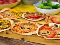 Domowe pizzerinki z tortilli. Szybkie, chrupiące i łatwe do zrobienia