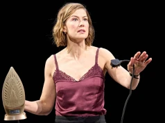 Rosamund Pike przerwała spektakl na West Endzie. Widownia zamarła