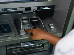 Gotówka, BLIK, bankomat. Kto wygrywa w polskim portfelu