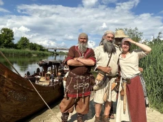 Od Gopła do Pyzdr. Nietypowa załoga na bulwarze w Koninie