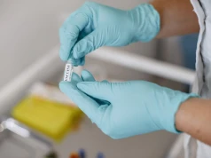Ryzyko przerzutów spadło o 59%. Nowe dane o szczepionce mRNA przeciw czerniakowi