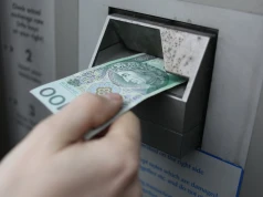 Bank rozliczy to dopiero później. Polacy wpadają w urlopową pułapkę. Tracą i o tym nie wiedzą