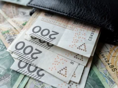Znany bank rozdaje pieniądze, warunki są jasne. Do wzięcia nawet 1500 zł