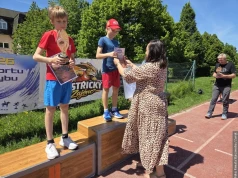 Bystrzycki Zając wystartował po raz pierwszy. Uczniowie rywalizowali na szkolnym boisku
