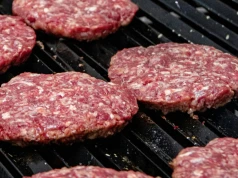 Eksperci przebadali mięso do burgerów. W czterech produktach wykryto groźne bakterie