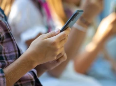 Koniec z telefonami w podstawówkach. Polacy czekali na ten ruch rządu