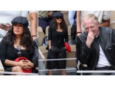 Salma Hayek w skupieniu ogląda mecz tenisa wraz z mężem miliarderem (ZDJĘCIA)