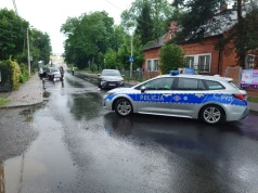 Z ostatniej chwili: Zderzenie aut i potrącenie mężczyzny – foto