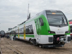 Białołęka. Pociąg zahaczył mężczyznę, który stał na krawędzi peronu. Jest w ciężkim stanie