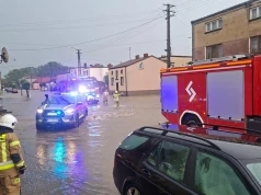 Ulice jak rwące rzeki, zalane piwnice i auta uwięzione w wodzie. Oberwanie chmury nad Polską