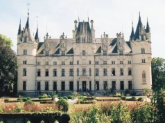 Ma 120 pomieszczeń i przypomina słynny Chambord. Mało kto słyszał o tej perełce