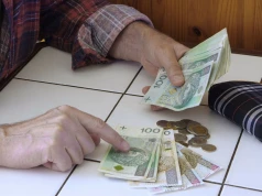 Pilny komunikat ZUS, zmienia terminy wypłat w czerwcu. Te osoby dostaną pieniądze wcześniej