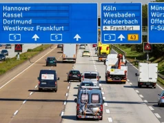 Liczby na znakach autostradowych. Niewielu kierowców wie, co one oznaczają