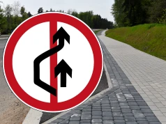 Tajemniczy znak ze strzałkami. Turyści na jego widok zwalniają i zaczynają się zastanawiać