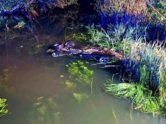 Osiek nad Notecią. Tragiczny wypadek. BMW wpadło do rzeki, kierowca naćpany, 23-letni pasażer nie żyje