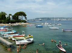 Nie Cannes i nie Nicea. Niewielka plaża zachwyca krajobrazem, którego trudno zapomnieć