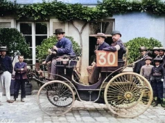 Peugeot 3 HP w dniu, w którym umarły powozy a narodziły się samochody. Miał silnik o pojemności 0,5 litra