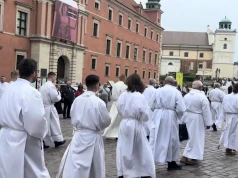 Abp Galbas na procesji Bożego Ciała w Warszawie wziął się za politykę. "Sprzeciw musi dziś dotyczyć prawnego przedefiniowania małżeństwa"