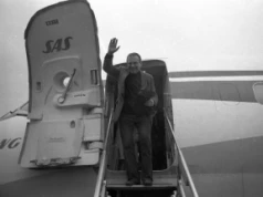 Historia jednej fotografii z Bazy Zdjęć PAP: 45 lat temu Czesław Miłosz po wieloletniej emigracji przyleciał do Polski