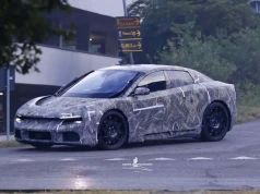 Ferrari Luce nadal budzi kontrowersje – teraz właśnie dzięki ogromnym wycieraczkom przedniej szyby
