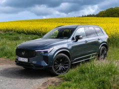 Volvo XC90 T8 AWD Polestar Plug-in Black Edition. SUV, który bardziej rozpieszcza niż udaje sportowca