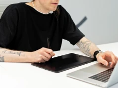 Freelancerzy mogą dostać rykoszetem. Ustawa platformowa budzi obawy branży