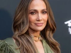 Koniec z mocnymi brwiami. Teraz królują łuki w stylu J.Lo