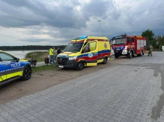 Akcja służb nad jeziorem Firlej. Poszukiwano osoby, która miała wypaść z rowerka wodnego