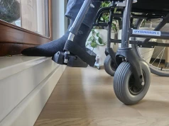 Skanska sprzedawała osiedle "bez barier". Czytelnikowi na wózku zbudowali schody na balkon
