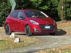 Ich córka urodziła się w Peugeot 208. Niezwykły poród na poboczu drogi