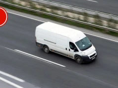Niemcy: Zatrzymano polskiego busa na A9. Pasażer stanie przed sądem przez „palec”